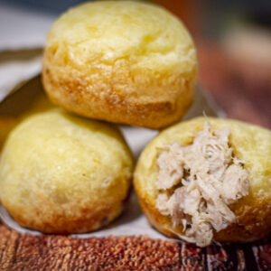 Pão de Queijo Recheado com Pernil - 1Kg